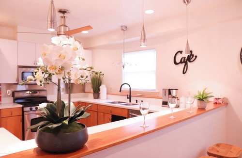 Everett Apartment | Spacious 2BR w/Free Parking near Boston, Airport & Salem