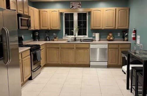 Linden House | Spacious 3 Bedroom Apt Rental Near EWR Airport & NYC