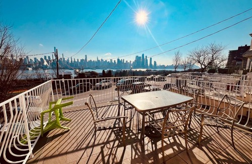 Weehawken Apartment | Spacious 3-bedroom Apartment Stunning Views NYC