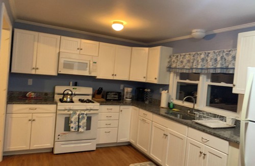 Bass River House | Spacious 3-bedroom house walk to beach with WiFi and AC in Yarmouth