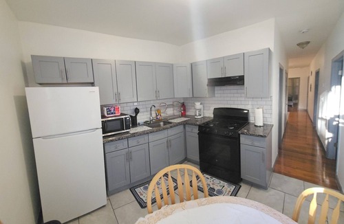 Greenville Apartment | Spacious 3-bedroom apartment in nice Jersey City with AC, WiFi ,15 mins to NYC