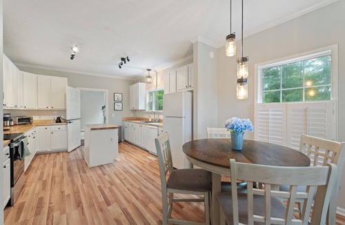 Faber House | Spacious 3 Br Hot Tub Easy Wine Country Access