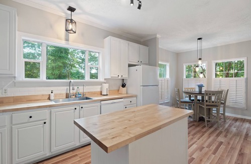 Faber House | Spacious 3 Br Hot Tub Easy Wine Country Access