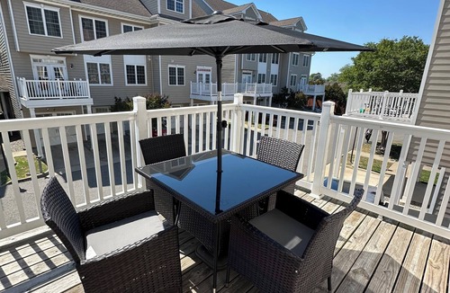 Downtown House | Spacious 3BD townhouse near Hampton waterfront