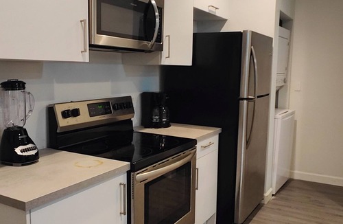 Allapattah Apartment | Spacious 3BR/2BA Apt near Downtown & VA Hospital