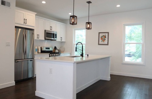 Communipaw Apartment | Spacious 3BR/2BA Home