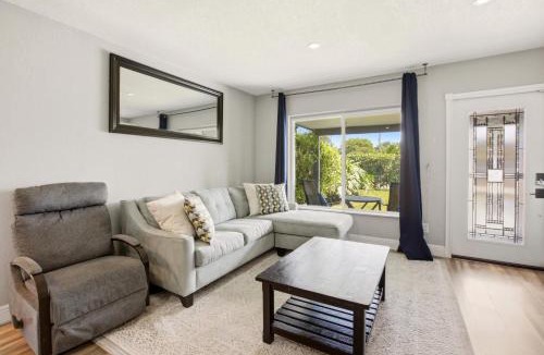 North Andrews Gardens House | Spacious 3BR Fort Lauderdale Retreat Sleeps 6 Patio Free Parking Near Beaches & Dining