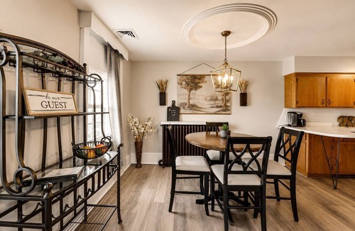 New London Apartment | Spacious 3BR Loft in Historic New London, Sleeps 8, Near Cedar Point
