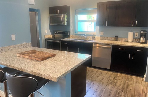 Riverside Park House | Spacious 4-bedroom house on the water in Ft Lauderdale Family friendly