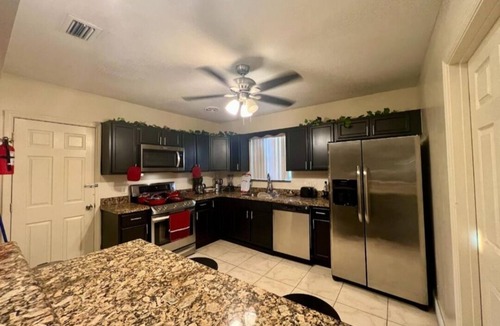 Highland Garden House | Spacious 4-bedroom house in lovely Hollywood with WiFi, AC