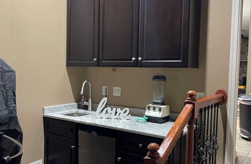 Mosby House | Spacious 4-bedroom house with AC in lovely Richmond. Non smoking in house.