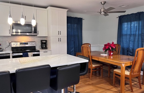 North Chesterfield House | Spacious 4-bedroom house with wifi and out door dining