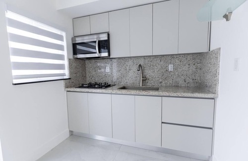 Hialeah House | Spacious 4-bedroom house in beautiful Hialeah with AC