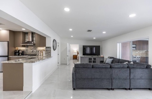 Hialeah House | Spacious 4-bedroom house in beautiful Hialeah with AC