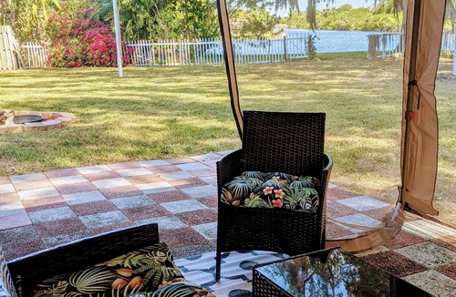 Survey Creek House | Spacious 4-bedroom house on the water, with WiFi and large yard.