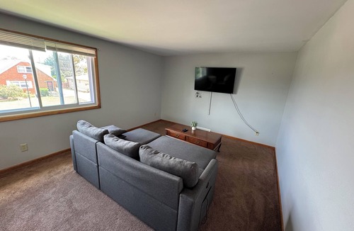 Cheektowaga Apartment | Spacious 4-bedroom apartment in cool Cheektowaga with AC