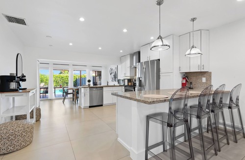 North Corals House | Spacious 4-bedroom house in wonderful Oakland Park with AC and heated pool