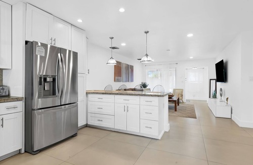 North Corals House | Spacious 4-bedroom house in wonderful Oakland Park with AC and heated pool