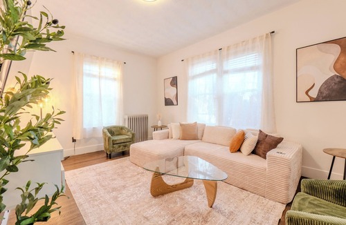 South Medford Apartment | Spacious 4Bed-2Bath near Boston-4min away from Tufts
