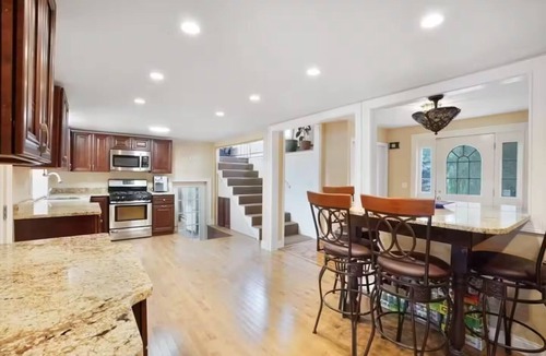 Somerset House | Spacious 4bed2bath House Private Access to Water