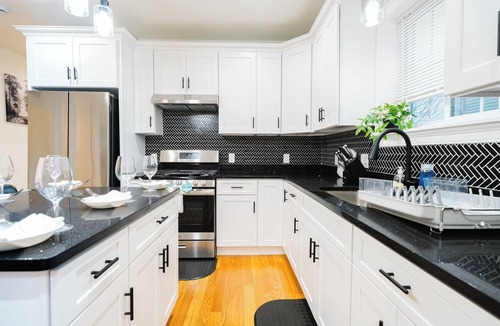 Worcester Apartment | Spacious 4BR Group Stay Near I290 & Clark Uni/WPI/WSU, Free Parking, Laundry 161