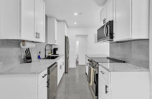 Buena Vista House | Spacious 4BR HomeGatedFree ParkingMiami Design DistrictWynwood