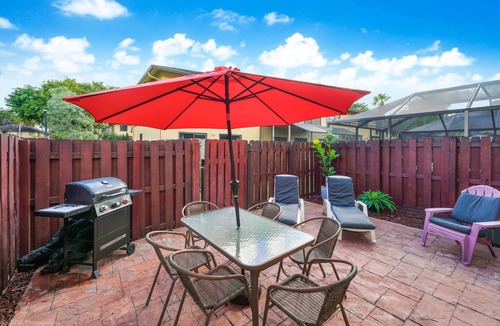 Ives Estates House | Spacious 4BR Miami Townhome | Communal Pool
