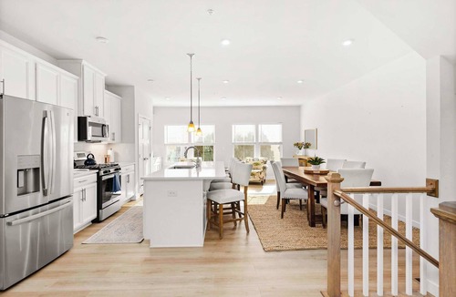 Bayside House | Spacious 4BR Townhouse w/Pool & Hot Tub Access