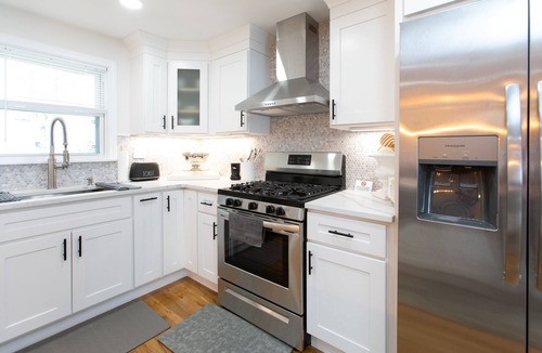 Randolph House | Spacious 4BR with Modern Amenities – Family-Friendly