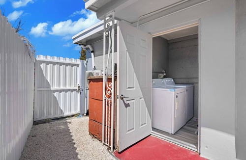 Central Fort Lauderdale House | Spacious 5-bedroom house with WiFi, AC in amazing Fort Lauderdale