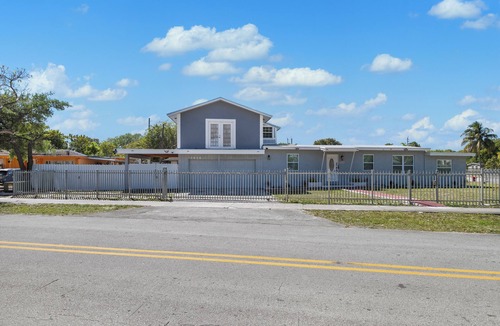 Central Fort Lauderdale House | Spacious 5-bedroom house with WiFi, AC in amazing Fort Lauderdale