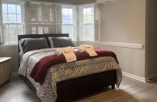 Virginia Beach House | Spacious 5 bedroom 4 bathroom