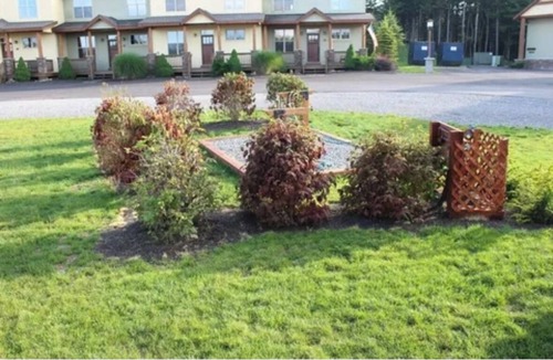 Edray House | Spacious 5-bedroom, 5-bathroom townhome with WiFi, AC, Priv Hottub, ElecCharging