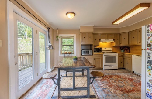 Edray House | Spacious 5-bedroom bungalow near Cupp Run w/beautiful western & sunset views