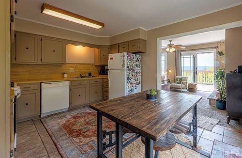 Edray House | Spacious 5-bedroom bungalow near Cupp Run w/beautiful western & sunset views