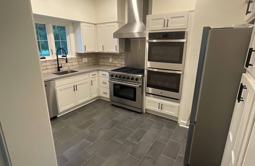 Peninsula House | Spacious 5-bedroom house in peaceful Peninsula with AC