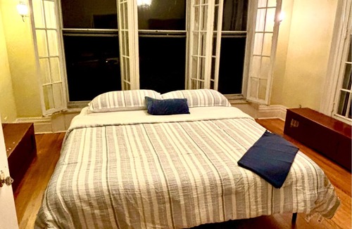 Troy House | Spacious 5-bedroom house in fabulous Troy
