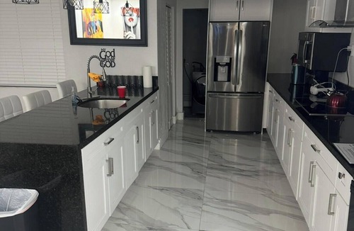 Miami Gardens Villa | Spacious 5-bedroom pool villa in Miami with sauna 3 jacuzzis and fitness room