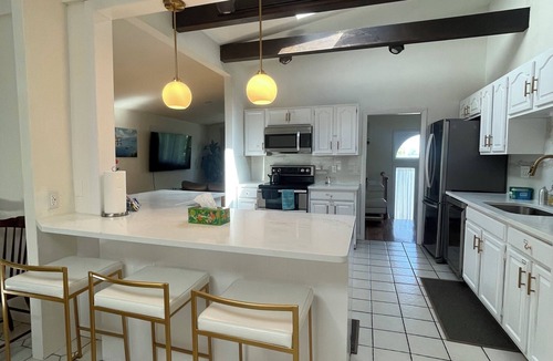 Framingham House | Spacious 5 Bedroom Retreat Free Parking Pet Friendly Greater Boston