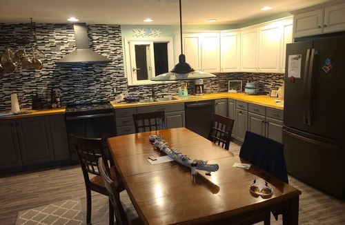 Ewell House | Spacious 5-bedroom house with WiFi, AC and private deck on charming Smith Island
