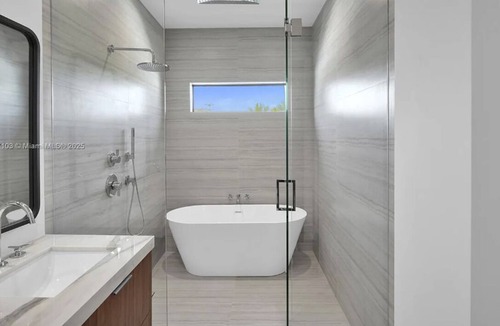 Buena Vista Villa | Spacious 5-bedroom villa in gorgeous Miami with pool