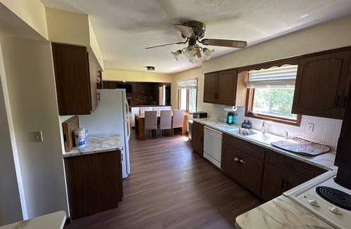 Parma Heights House | Spacious 5-BR Home - Near CLE Clinc + CWRU