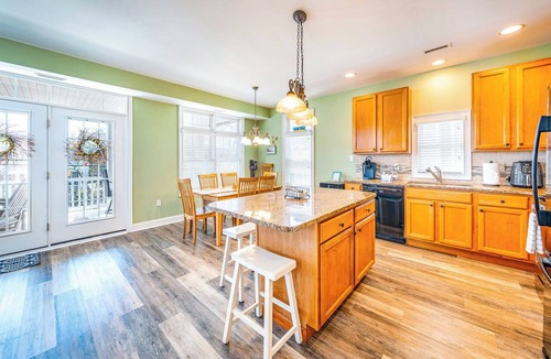 North End Condo | Spacious 5BR Condo — 2 Blocks to Ocean City Beach & Boardwalk!