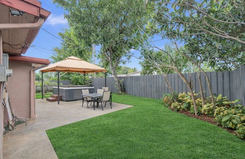 Lauderdale Lakes House | Spacious 5BR Getaway-Great for Families & Groups