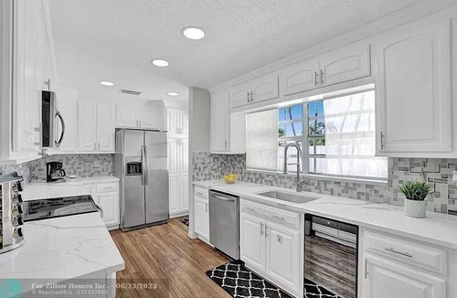 Lighthouse Point House | Spacious 5BR home Retreat w/Private Pool – Family-Friendly & Close to Beaches