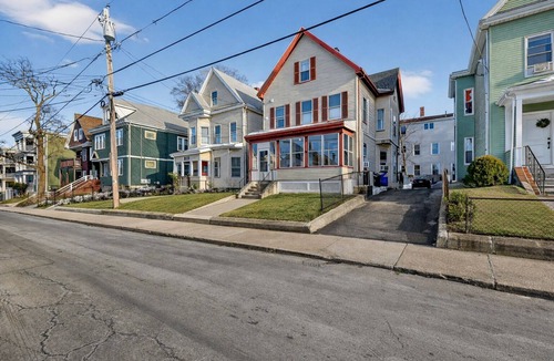 Malden Apartment | Spacious 5Br home in Malden with AC & heat
