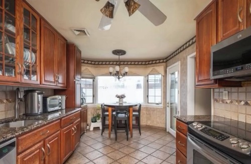 Syosset House | Spacious 5BR Home Private Backyard Basket Ball Hoop Near NY& Long Island Beaches