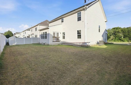 Washington House | Spacious 5BR house in tranquil Wash DC community has Sauna, fitness, and more