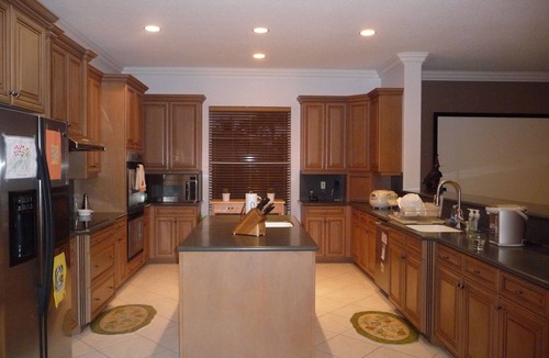 Parkland House | Spacious 6-bedroom house in wonderful Parkland with AC, fitness room, WiFi