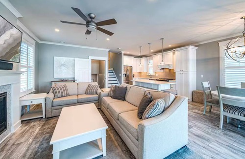 North End House | Spacious 6BR/4.5BA, sleeps 16 Rooftop & Boardwalk, linens included, grill
